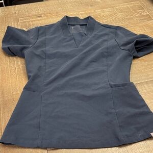 FIGS Inala slim scrub top size XS
Women's Slim Fit